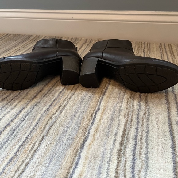 Like new Clarks Collection “cushion soft” bootie - Picture 5 of 5